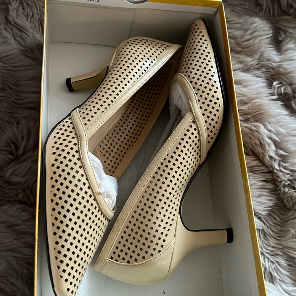 Bella Vita Nude Patient shoes size 9 W